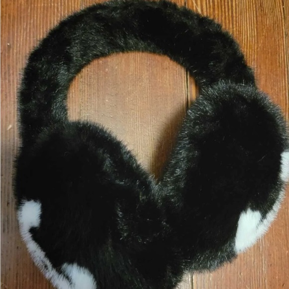 New faux fur Black and White cc logo Earmuffs - Picture 2 of 3